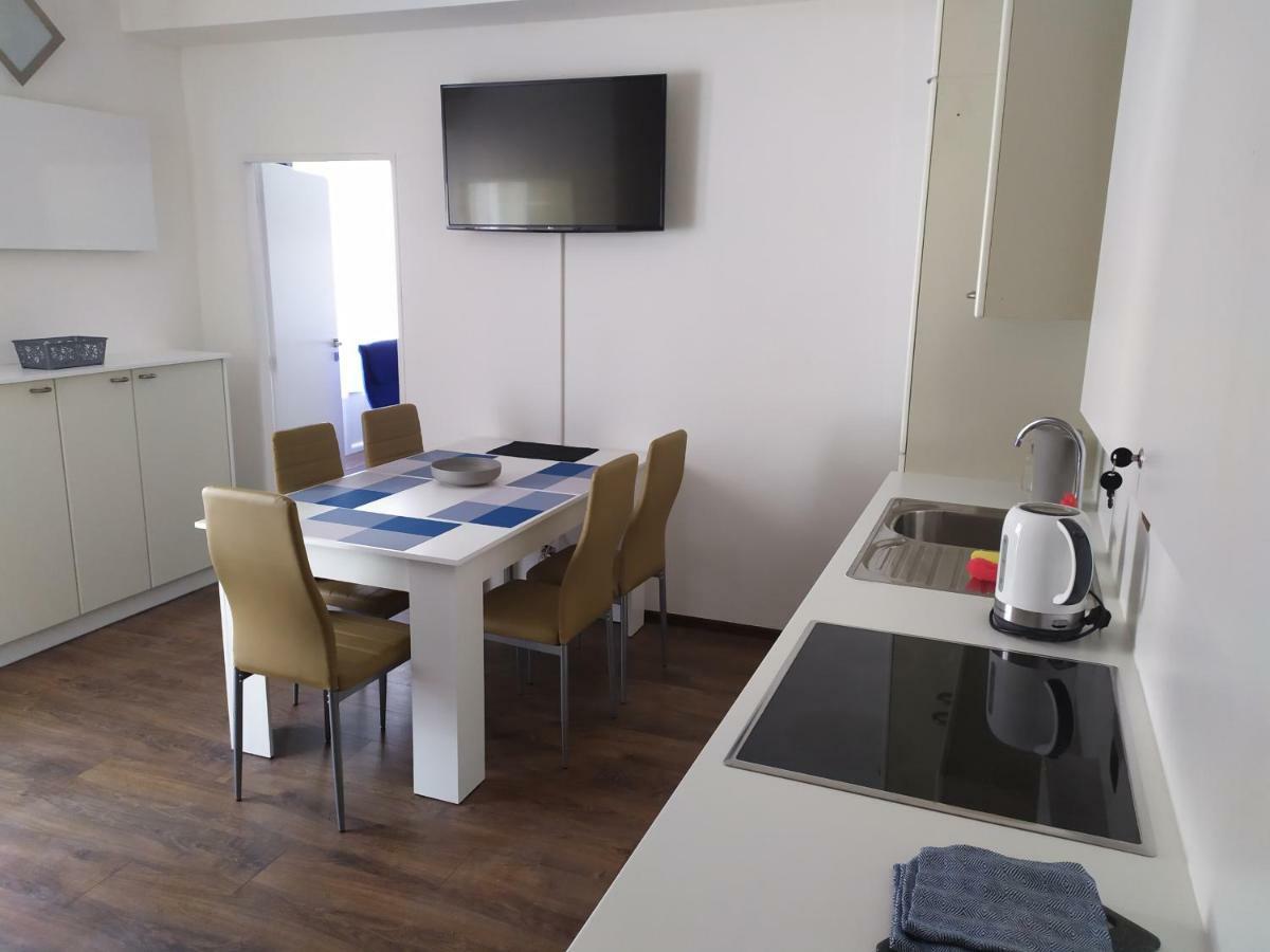 Bluestars Family Apartment